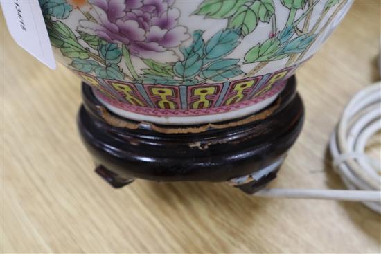 A pair of Chinese bottle-shaped vase table lamps, decorated with flowers in polychrome enamels height 38cm excl. fittings